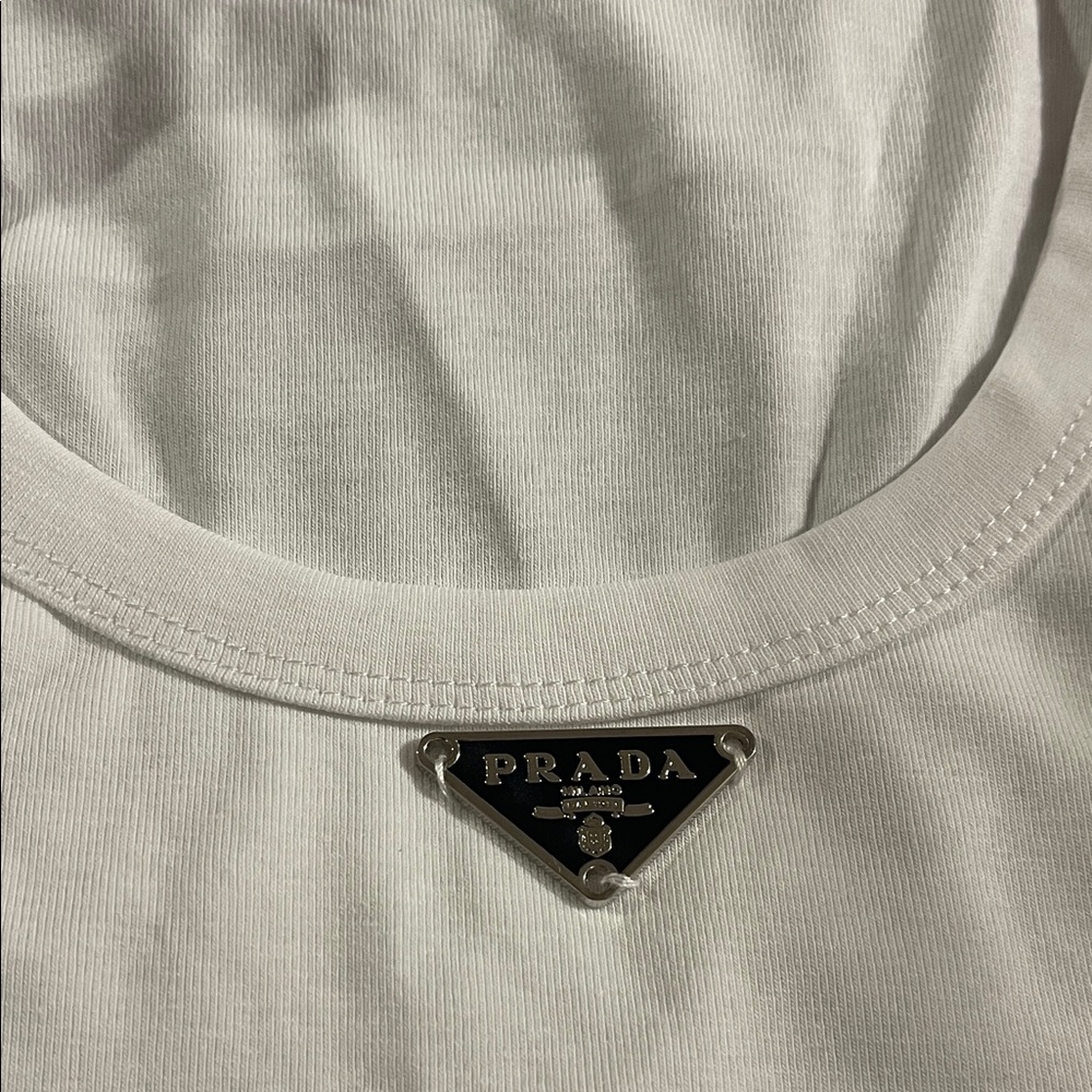 Prada Elegant White Sleeveless Crop Top - Picture 8 of 10
